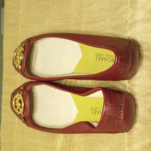Michael kors red 8 and 1/2 women's loafers - Picture 2 of 4